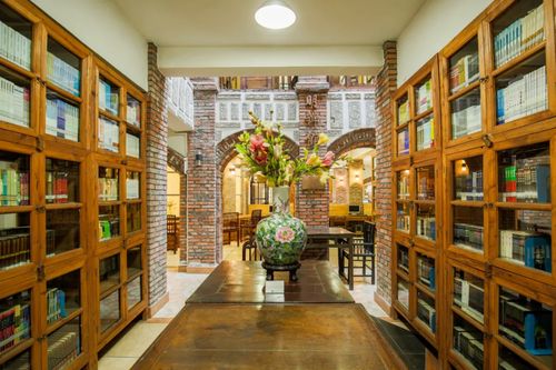 影視劇取景地 成都最快快速公交直達這所“國際范”單招院校 影視美術道具置景服務